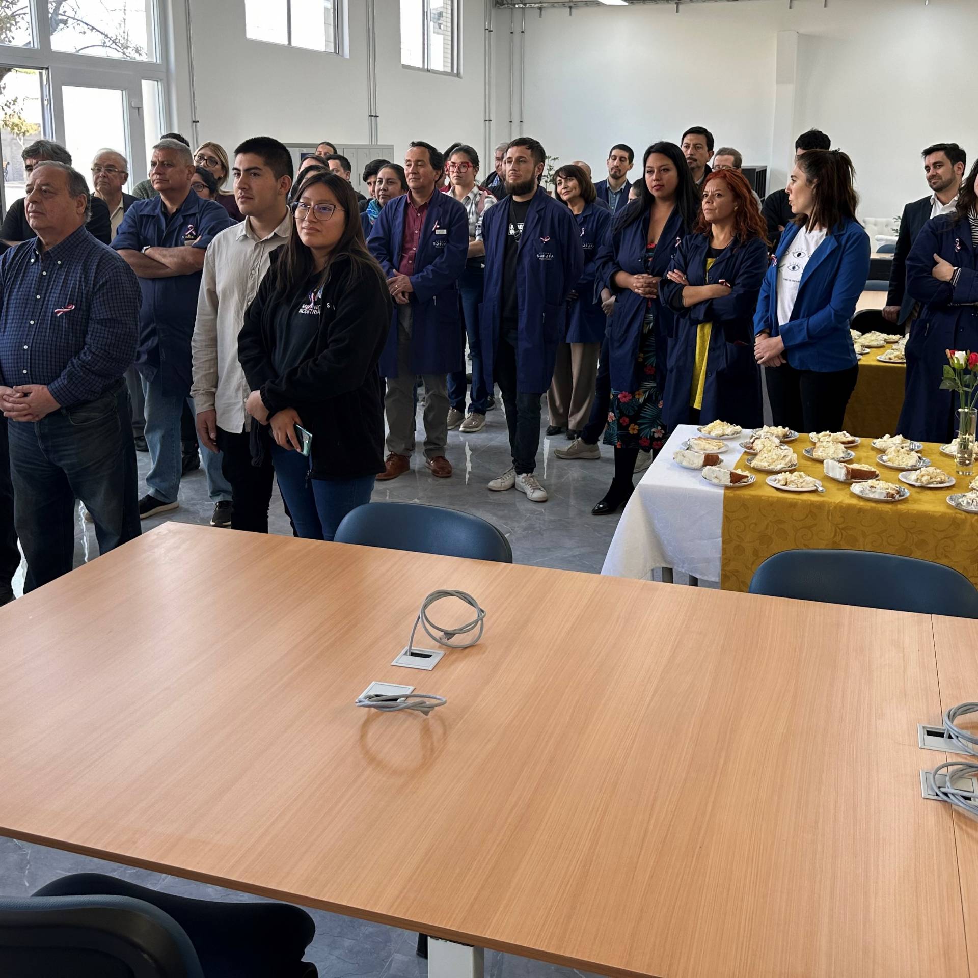 Más de 60 colaboradores del Liceo Industrial de San Miguel Agustín Edwards Ross participan en la inauguración de la Sala de Profesores