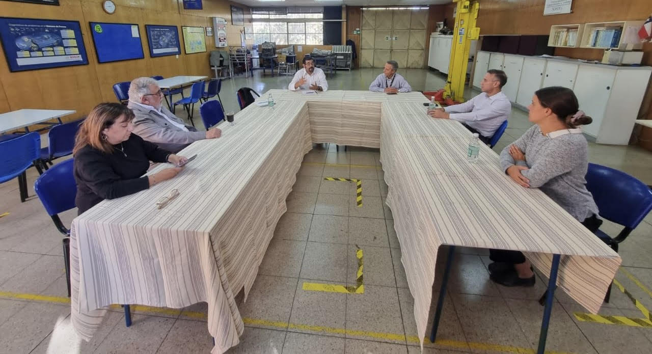 Diego Ocaña, Líder regional de Servicios de la Compañía General Motors, visita el Liceo Industrial Domingo Matte Pérez